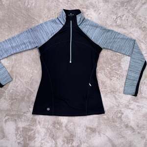 Athleta Running Wild 2.0 Half Zip Pullover Top Black & Gray